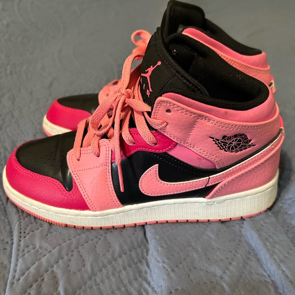 NIKE AIR JORDAN 1 Mid Coral Chalk US Size 5.5 Y 7 woman’s 554725-662